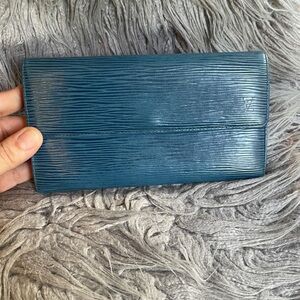 Louis Vuitton Epi Blue Textured Leather Women's Sarah Wallet Clutch *See Note